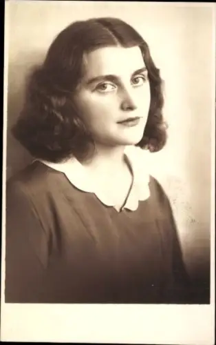Foto Ak Porträt einer jungen Frau