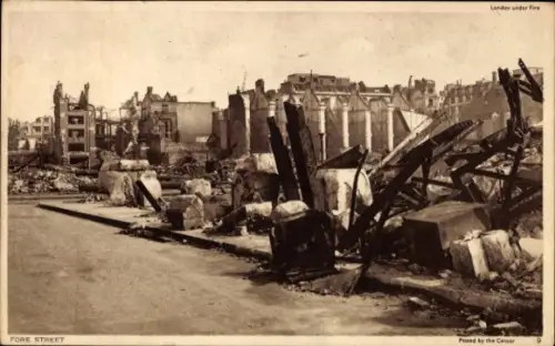 Ak London England, Zerstörte Gebäude, Trümmer, Ruinen, London unter Feuer, Fore Street