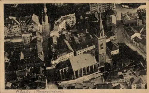 Ak Villach in Kärnten, Luftaufnahme von  Stadtansicht, Kirche, Gebäude