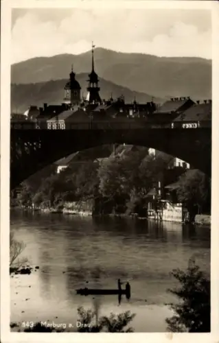 Ak Maribor Marburg an der Drau Slowenien, Brücke, Fluss, Stadtansicht, Berge im Hintergrund, Marb
