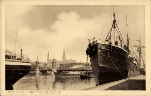 Ak Szczecin Stettin Pommern, Schiff im Hafen, Bahnhofbrücke,  Wasser, Stadtansicht