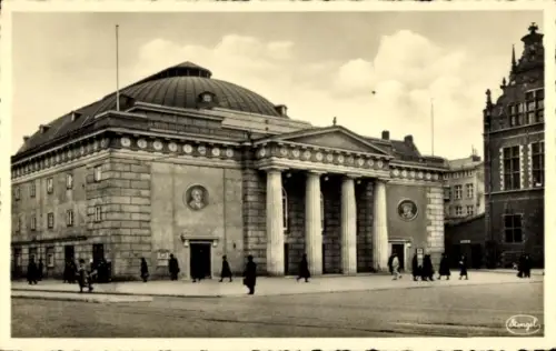 Ak Gdańsk Danzig, Theaterplatz, Stadttheater,  Personen,  Architektur