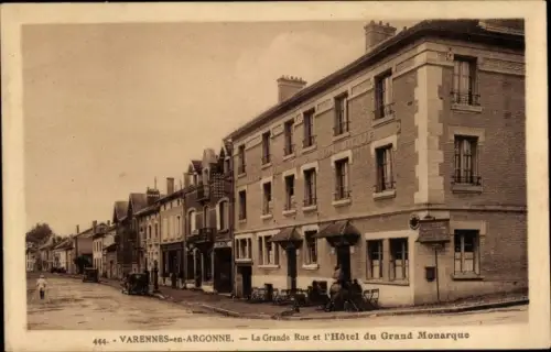 Ak Varennes en Argonne Meuse, La Grande Rue, Hotel du Grand Monarque