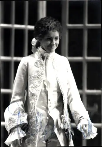 Foto Opernsängerin Trudeliese Schmidt, Opernszene, Autogramm