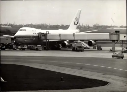 Foto Amsterdam Nordholland Niederlande, Flughafen, Passagierflugzeug