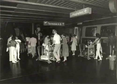 Foto Zürich Stadt Schweiz, Flughafen, Fluggäste, Gepäck