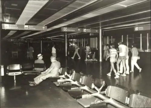 Foto Zürich Stadt Schweiz, Flughafen, Fluggäste, Wartebereich