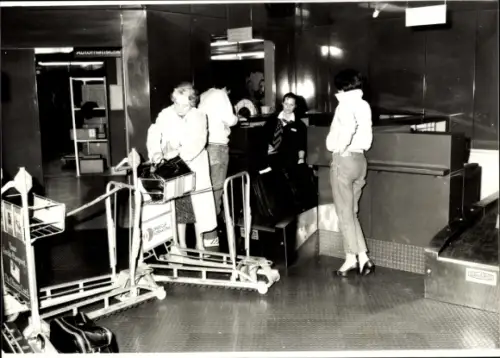 Foto Zürich Stadt Schweiz, Flughafen, Fluggäste, Gepäck