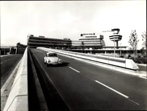Foto Berlin Reinickendorf Tegel, Flughafen, Straße, Auto