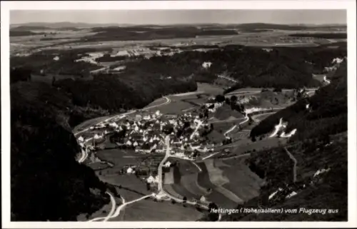 Ak Hettingen in Hohenzollern, Luftaufnahme von Hettingen, Hohenzollern, Landschaft, Dörfer, Felde