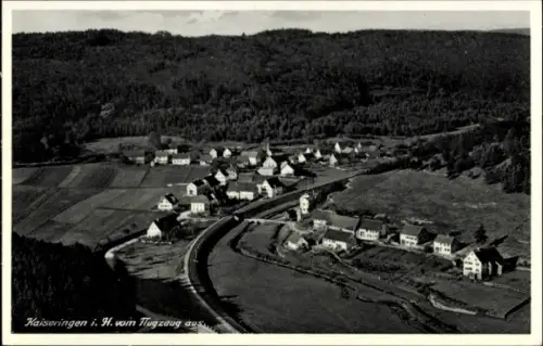 Ak Kaiseringen Straßberg im Zollernalbkreis, Luftaufnahme von  Häuser, Landschaft, Bahnlinie