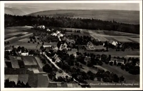 Ak Kälberbronn Pfalzgrafenweiler im Schwarzwald, Luftaufnahme von  ländliche Umgebung, Häuser, Fe