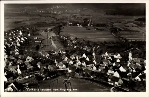Ak Volkertshausen Baden Württemberg, Luftaufnahme von  Häuser, Felder, Landschaft