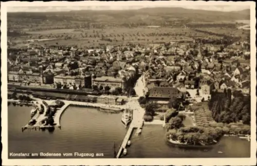 Ak Konstanz am Bodensee, Luftaufnahme von  Bodensee, Stadtansicht, Flugzeugaufnahme