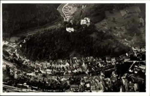 Ak Hornberg im Schwarzwald, Luftaufnahme von  Schwarzwald, Häuser, Wald, Landschaft