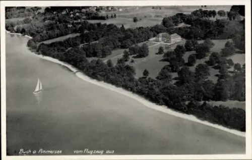 Ak Buch am Ammersee Inning Oberbayern, Luftaufnahme vom Ammersee, Segelboot, großes Anwesen, Bäum