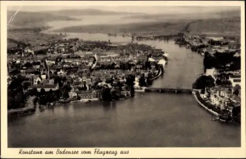 Ak Konstanz am Bodensee, Luftaufnahme von  Bodensee, Fluss, Stadtansicht