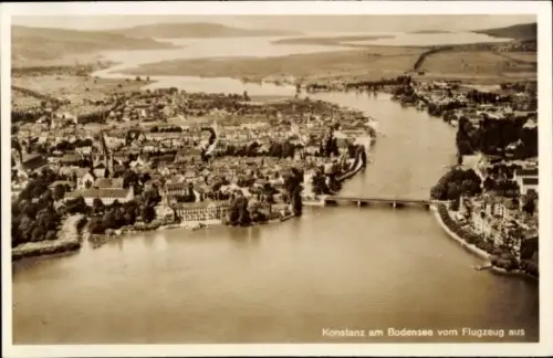 Ak Konstanz am Bodensee, Luftaufnahme von  Bodensee, Fluss, Stadtansicht