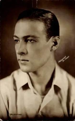 Ak Schauspieler Rudolph Valentino, Portrait