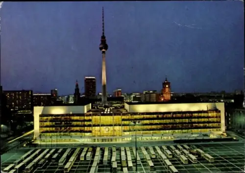 Ak Berlin Mitte, Palast der Republik, Fernsehturm, Rathaus, Nachtbeleuchtung