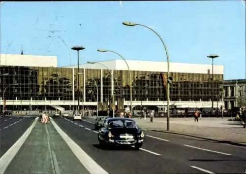 Ak Berlin Mitte, Hauptstadt der DDR, Palast der Republik, Verkehr