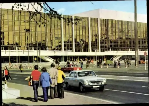 Ak Berlin Mitte, Palast der Republik, Auto