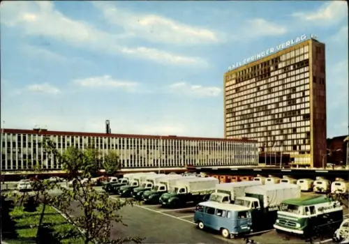 Ak Berlin Mitte, Verlagshaus Axel Springer, Außenansicht, Parkplatz, Kochstraße