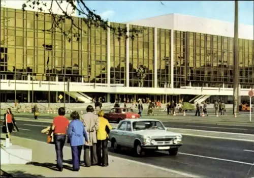 Ak Berlin Mitte, Palast der Republik, Auto