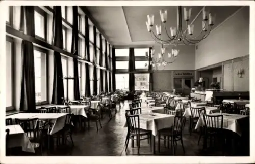 Ak Friedrichshafen am Bodensee, Gaststättenbetrieb Hafenbahnhof, Tische, Stühle, große Fenster, B