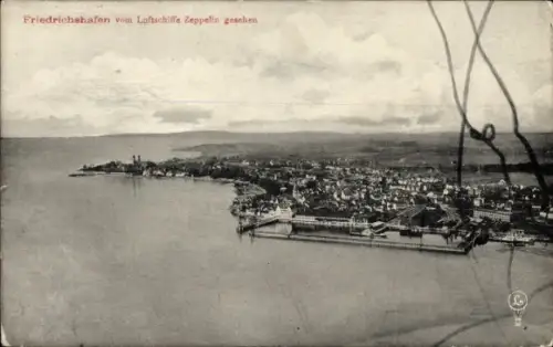 Ak Friedrichshafen am Bodensee, Gesamtansicht, Blick vom Luftschiff Zeppelin