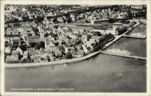 Ak Friedrichshafen am Bodensee, Luftaufnahme von  Bodensee, Dampfschiffhafen, 