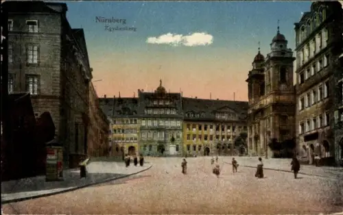 Ak Nürnberg,  Egydienberg, Menschen auf der Straße,  Gebäude