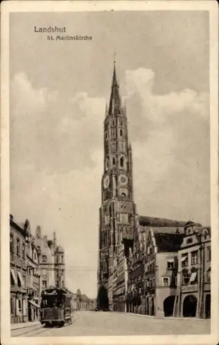 Ak Landshut in Niederbayern, St. Martinskirche,  hoher Turm, Straßenansicht