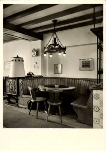 Ak Langenargen am Bodensee, Holztisch, Sitzbank, Stühle, Lampe, Wandbilder, Hotel Löwen