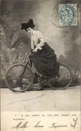 Ak Junge Frau auf einem Fahrrad