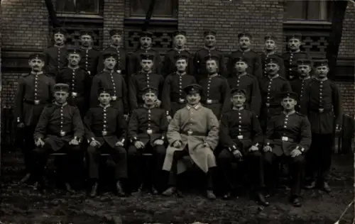 Foto Ak Deutsche Soldaten in Uniform, Garde-Regiment zu Fuss Berlin