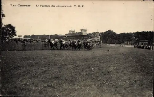Ak Rennpferde auf einer Pferderennbahn