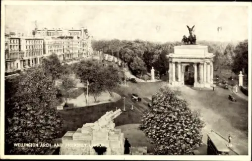 Ak City of Westminster London England, Wellington Arch, Piccadilly,   , Fahrzeuge sichtbar