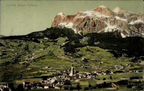 Ak Cortina d'Ampezzo Veneto, Panorama, Ort gegen Tofana