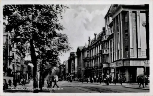 Ak Katowice Kattowitz Oberschlesien,  Friedrichstraße, Straßenansicht, Menschen, Bäume