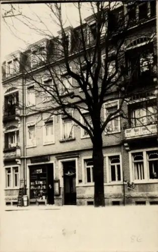 Foto Ak Essen im Ruhrgebiet, Becker's Eisenwaren-Handlung, Geschäft, Wohnhaus