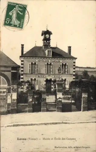 Ak Lavau Yonne, Mairie et École des Garçons, Lavau, REPUBLIQUE FRANÇAISE, Uhrturm, Poststempel