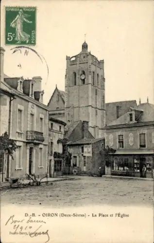 Ak Oiron Deux Sèvres,  Platz und Kirche, französische , Stempel
