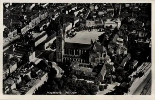 Ak Magdeburg an der Elbe, Luftaufnahme von  der Dom, Stadtansicht, keine Persönlichkeiten