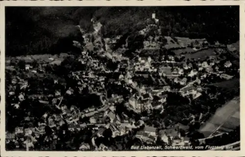 Ak Bad Liebenzell im Schwarzwald, Luftaufnahme von  Schwarzwald, schwarz-weiß, 