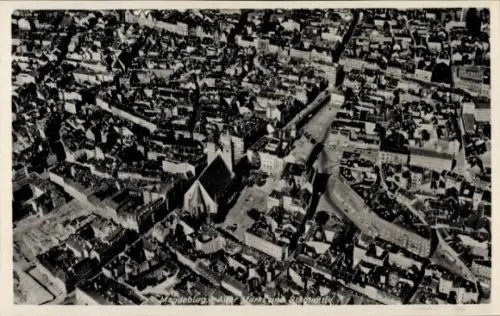 Ak Magdeburg an der Elbe, Luftaufnahme von  Stadtansicht,  Gebäude