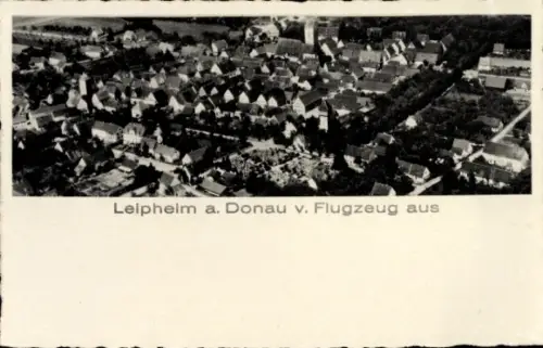 Ak Leipheim an der Donau Schwaben, Luftaufnahme von  Häuser, Bäume, Flugzeugperspektive