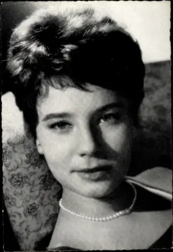 Ak Schauspielerin Corny Collins mit Perlenkette