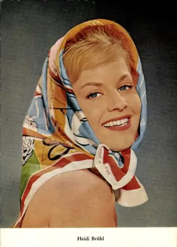 Ak Schauspielerin Heidi Brühl, Kopftuch