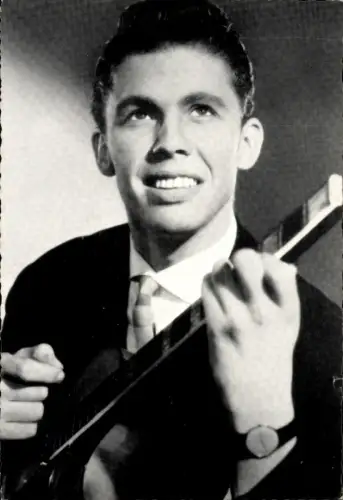 Ak Schauspieler und Sänger Peter Kraus, Portrait mit Gitarre, Der Pauker